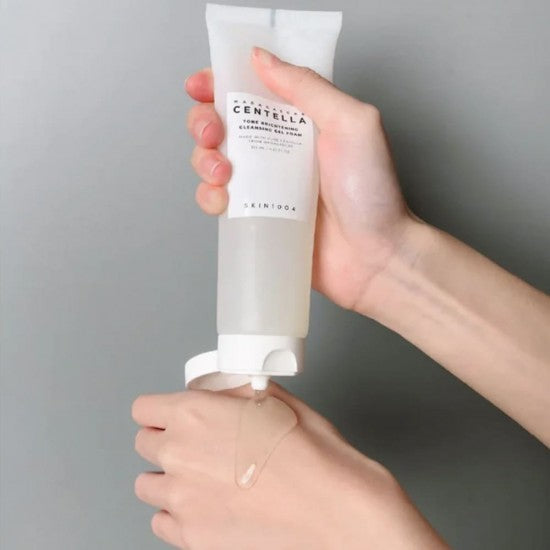 Limpiador Tone Brightening Cleansing Gel Foam SKIN1004
